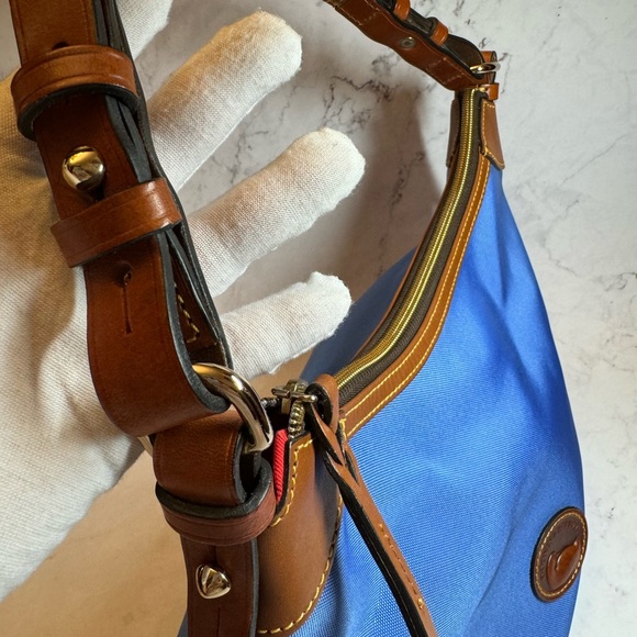 DOONEY & BOURKE HOBO BAG in very good used condition - Picture 2 of 12
